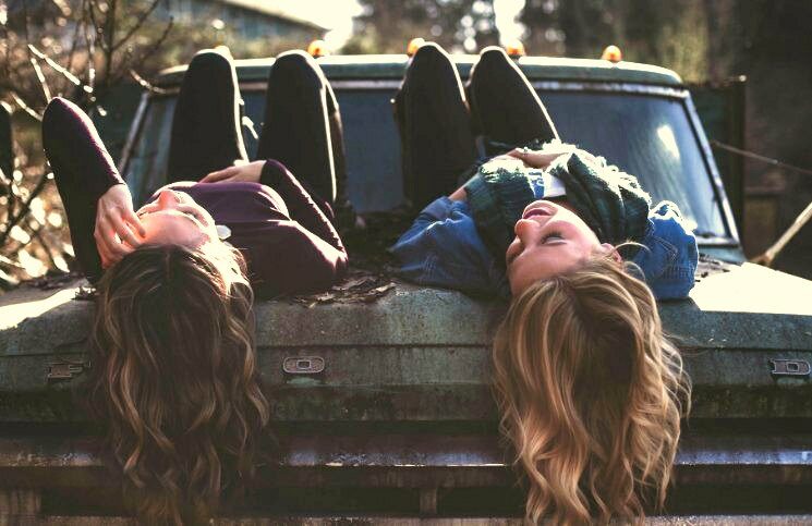 Como fazer amigos viajando sozinha