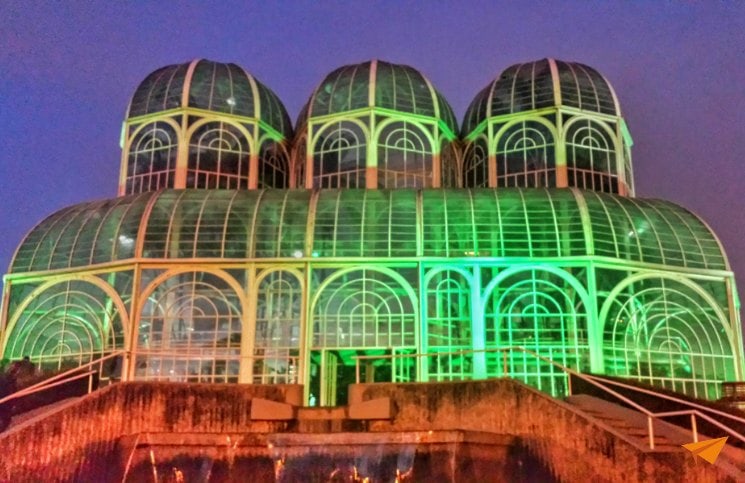 Passeios Gratuitos em Curitiba Jardim Botânico Noite | Viajante Solo