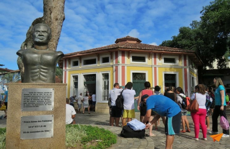 Passeio no centro histórico de Angra Monumento ao Zumbi | Viajante Solo