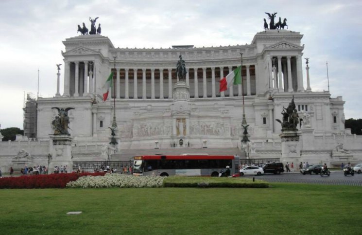 Sozinha em Roma Monumento a Vittorio Emanuele II