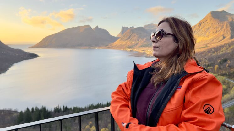 Viajar sozinha para a Ilha de Senja: aurora boreal e paisagens surreais